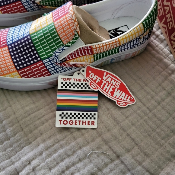 VANS Classic Slip On Pride LGBTQ+ Multicolor Rainbow Men 11.5 042024 - Picture 2 of 9